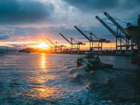 Atardecer en el puerto de Oakland