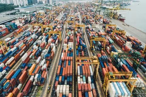 Vista aérea de una terminal de contenedores en Singapur